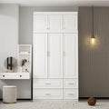 Grande armoire en bois avec portes à panneaux surélevés