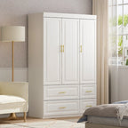 Grande armoire en bois avec portes à panneaux surélevés