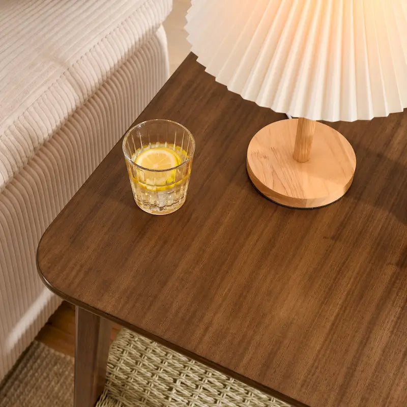 23 Table d'appoint du milieu du siècle avec étagère tressée
