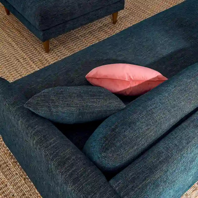 Canapé et repose-pieds surdimensionnés en duvet